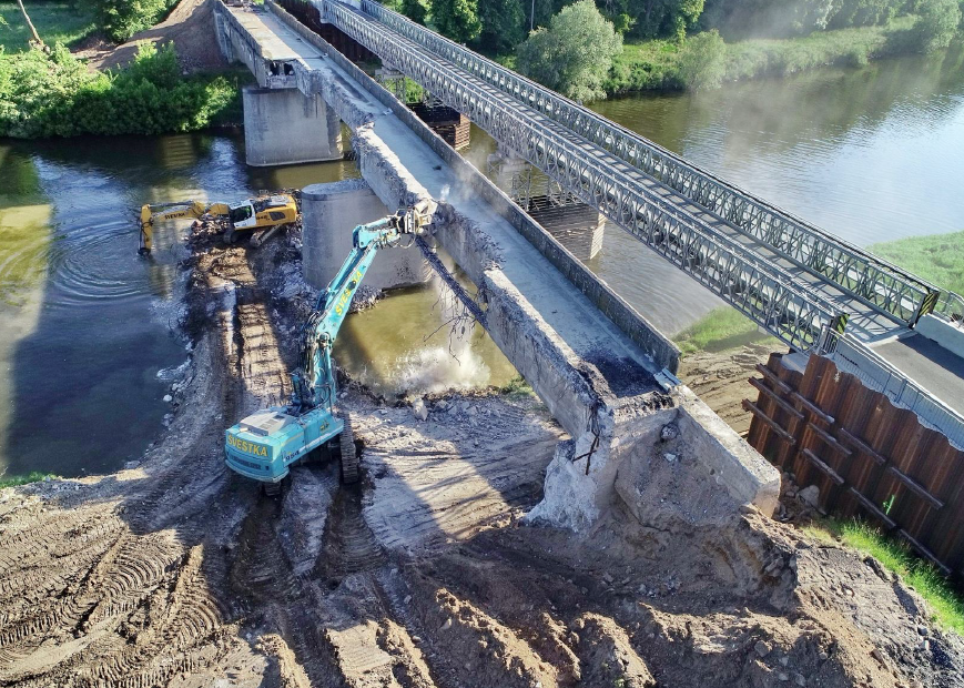 Ocel z Polska, montáž v Česku. Příběh nového mostu v Řečanech nad Labem
